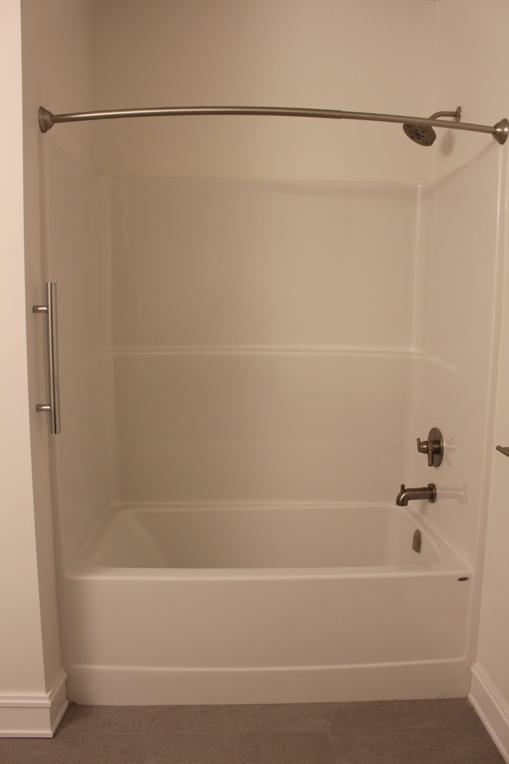 Guest Bathroom Tub/Shower Combo